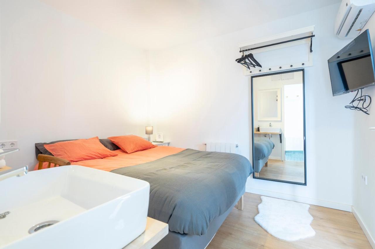 Independent Room Close To Ifema Y Aeropuertob Madrid Eksteriør bilde